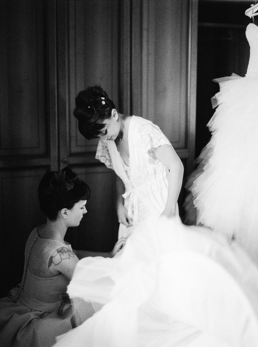 bride getting ready for the wedding black and white photo
