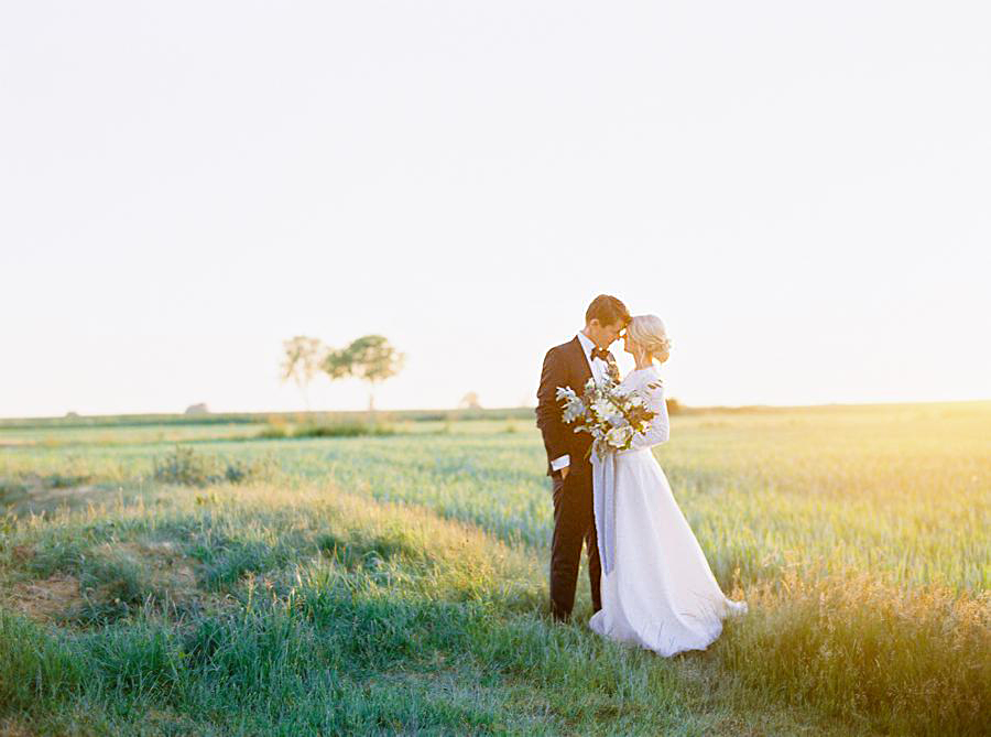 Sunset photos at Mårten Pers Bo Skåne by 2 Brides Photography