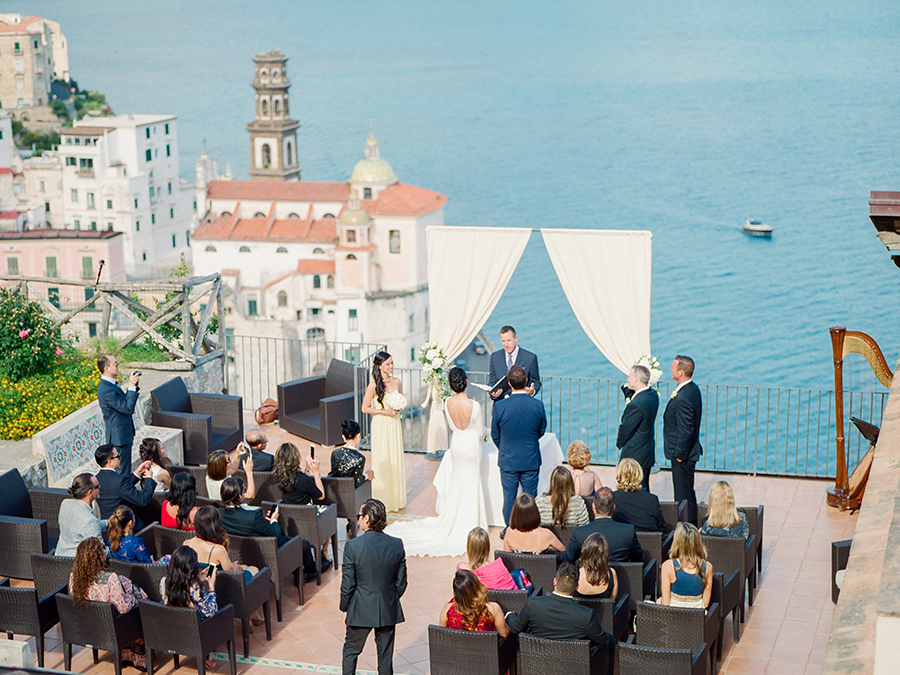 Best backdrop for wedding ceremony photos