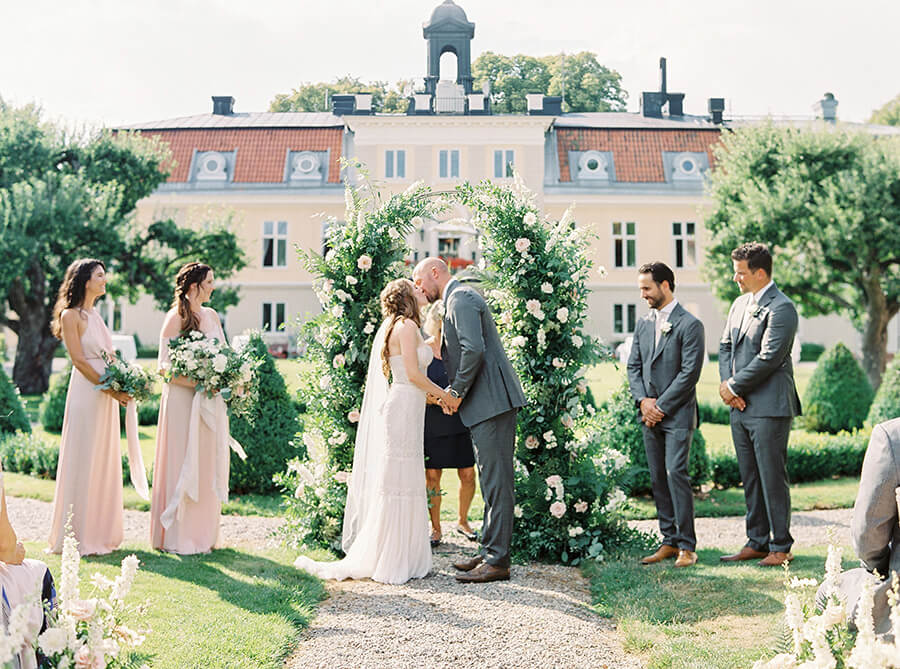 Wedding Venues In Sweden, ceremony in the garden of Södertuna Slott