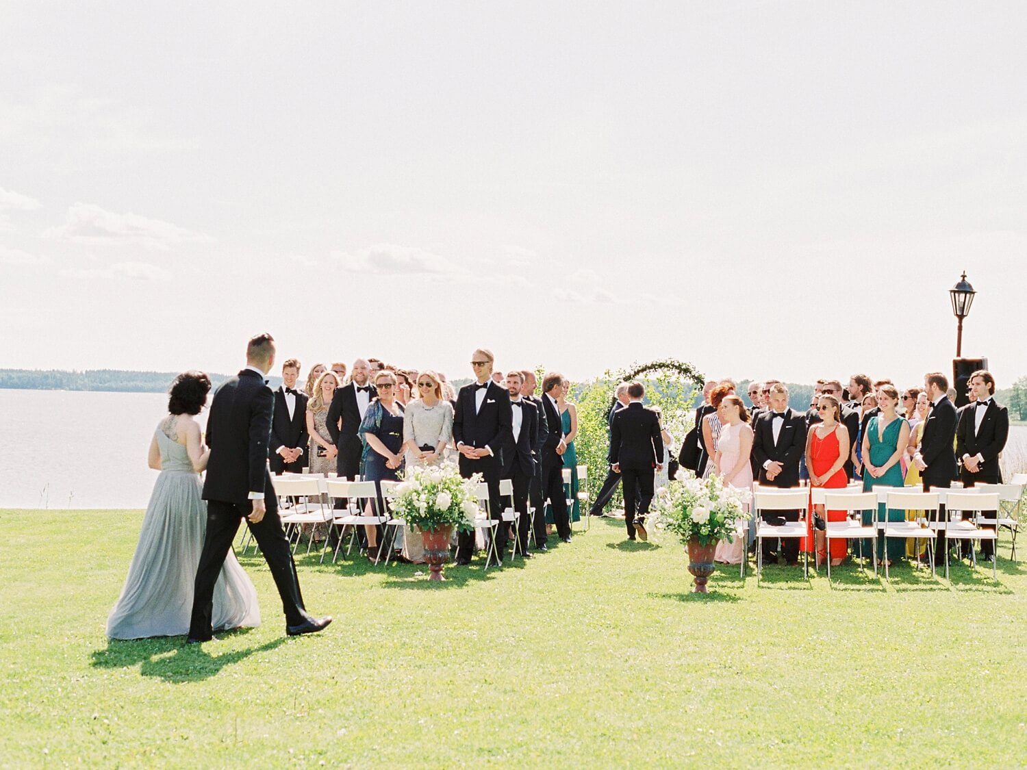 Wedding ceremony by the lake at Rånäs Slott