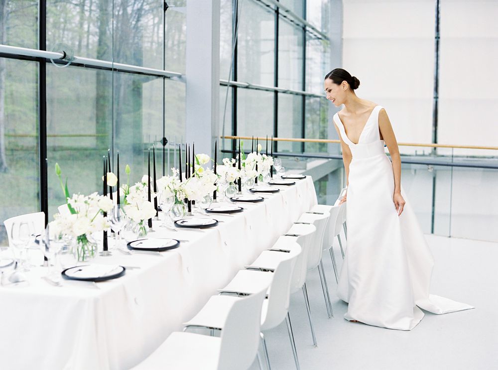 Long table decorated in black and white